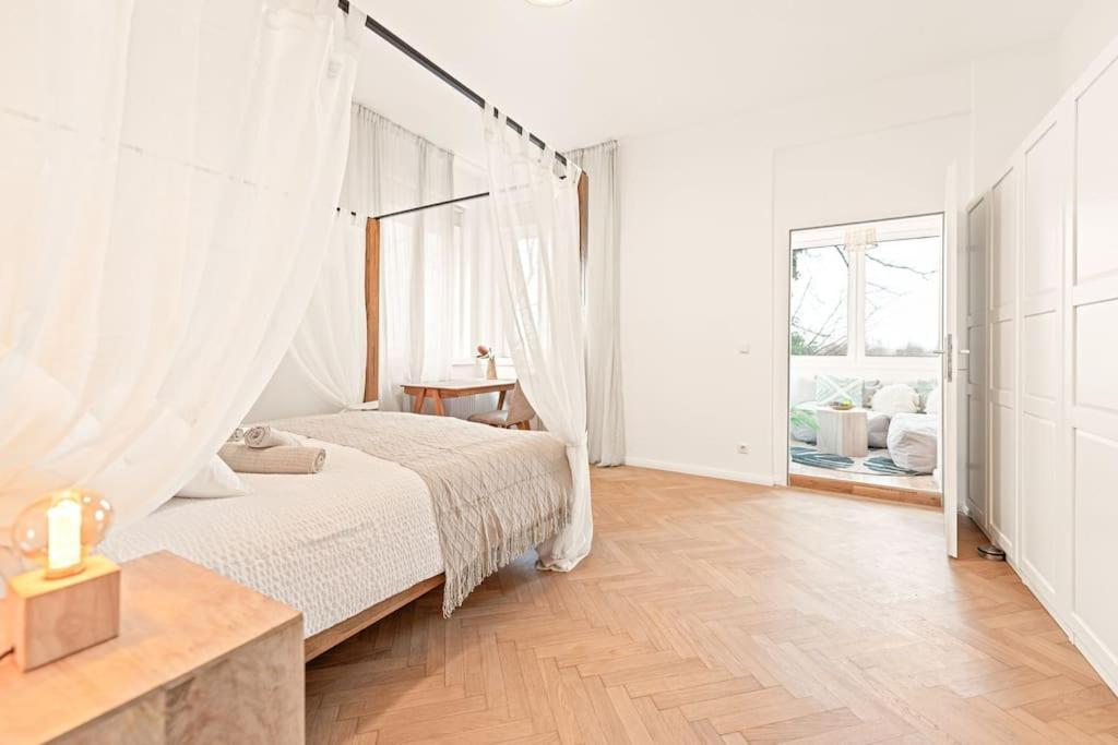 Cozy Apartment In Quiet Location, Fast Train Station 100M Away, Contactless Check-In Bécs Kültér fotó