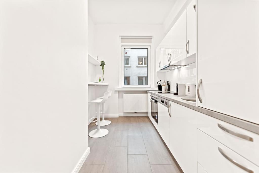 Cozy Apartment In Quiet Location, Fast Train Station 100M Away, Contactless Check-In Bécs Kültér fotó