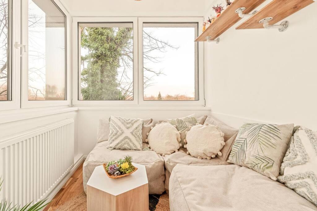 Cozy Apartment In Quiet Location, Fast Train Station 100M Away, Contactless Check-In Bécs Kültér fotó