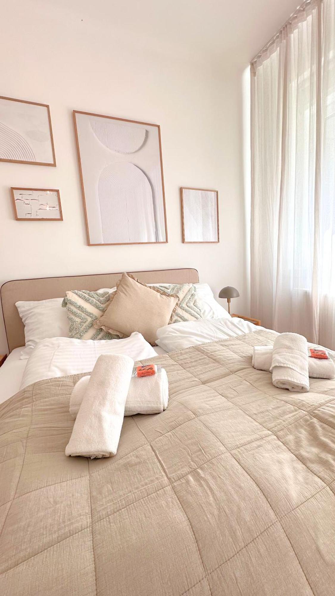 Cozy Apartment In Quiet Location, Fast Train Station 100M Away, Contactless Check-In Bécs Kültér fotó
