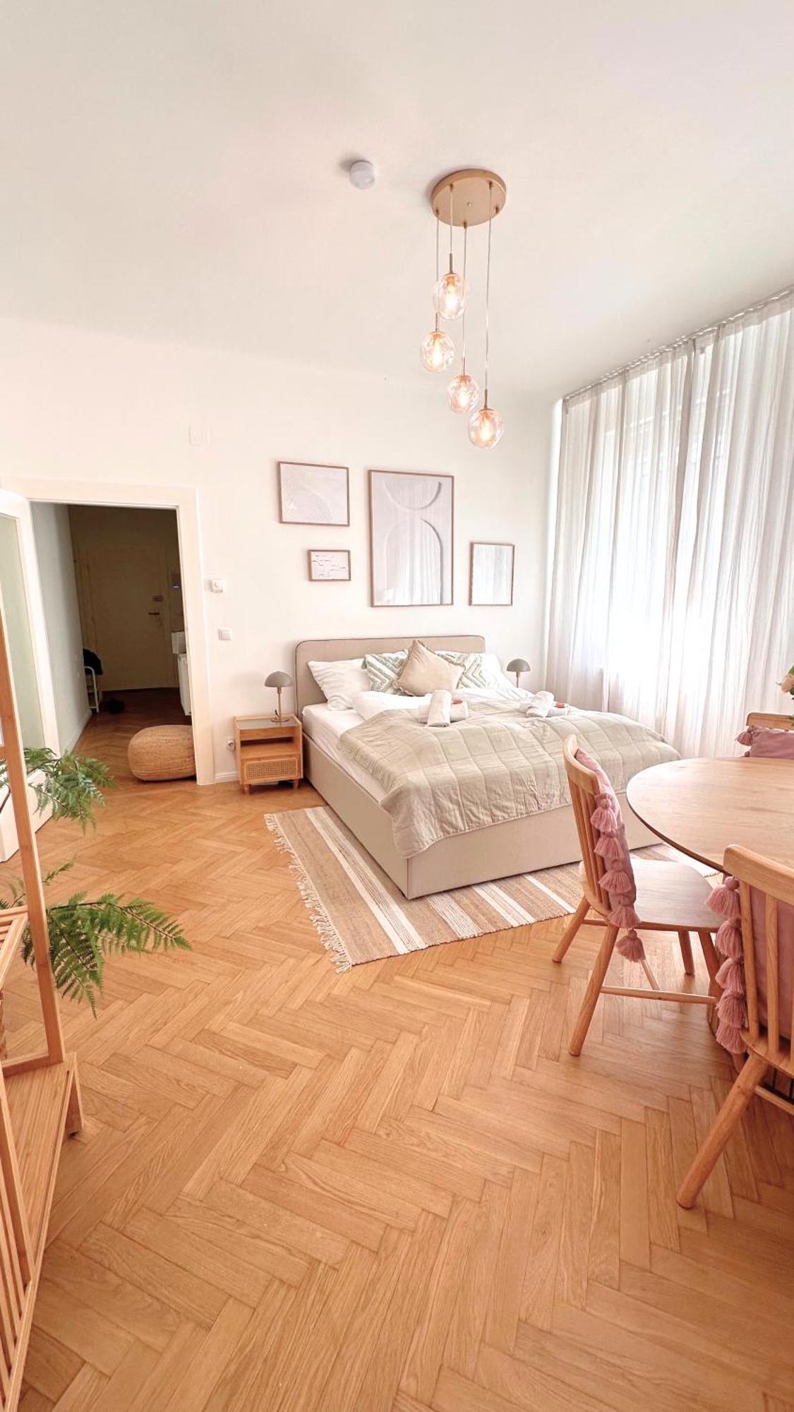 Cozy Apartment In Quiet Location, Fast Train Station 100M Away, Contactless Check-In Bécs Kültér fotó